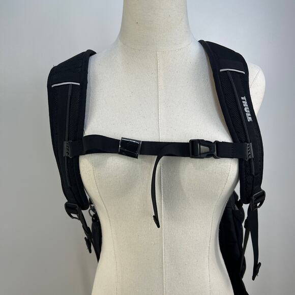 Thule EnRoute Escort 2 Daypack Black 27-liter Backpack - Picture 5 of 11